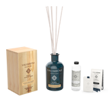 Diffusore a Bastoncini 1000 ml A SCELTA + Ricarica da 250ml della stessa fragranza del Diffusore + Tessere Profumate per il Guardaroba (3pz)